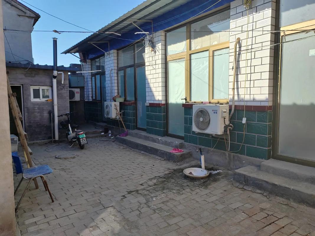 出售:京滨园区村里平房一套,房屋11间!地理位置好,正街!水